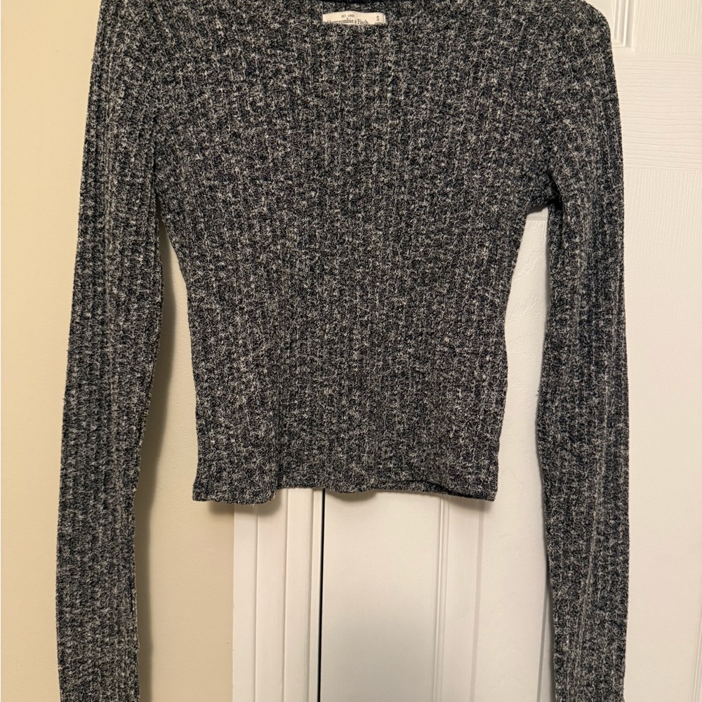 Abercrombie & Fitch Black and White Knit Sweater